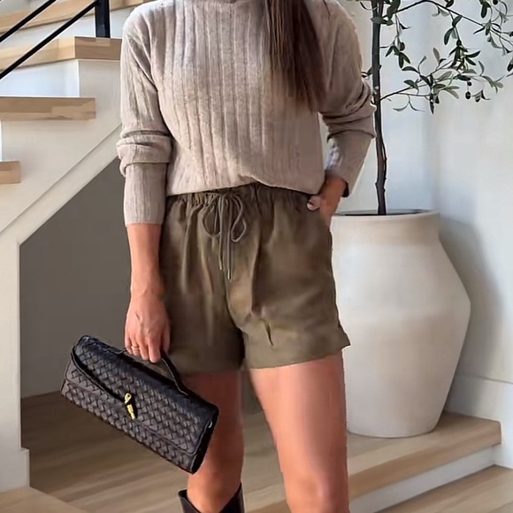 High-Rise Faux-Suede Pull-On Shorts from Universal Thread - NWT szXL - Picture 1 of 7